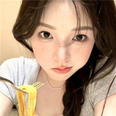泳池怪诞